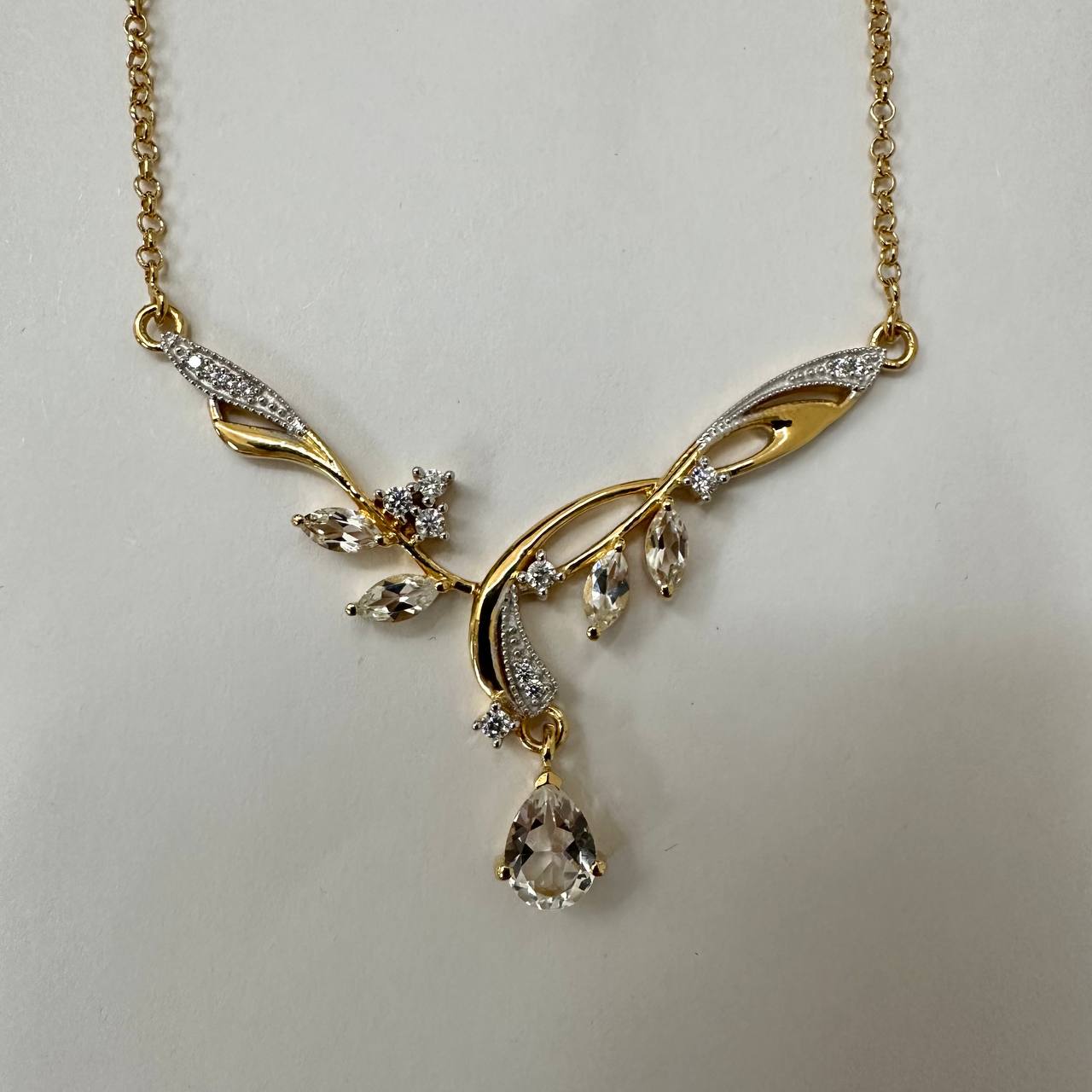 SZ16234 Ожерелье из стерлингового серебра 925 с белым топазом и фианитом (позолота)