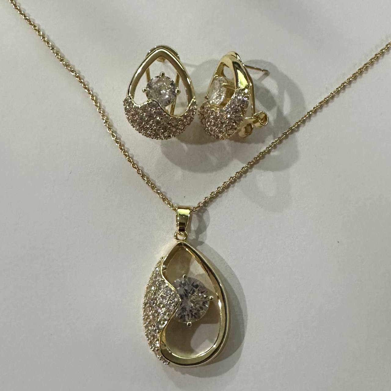 CC02410 Set 18 karat yellow gold plated Copper Cubic Zirconia