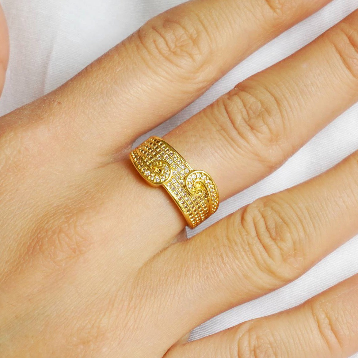 CC01588 Ring 18K sariq oltin bilan qoplangan mis kubik tsirkon