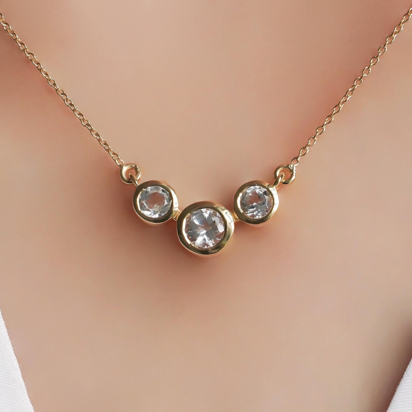 SZ16895 Necklace Sterling Silver 925 White Topaz (Gold Plated)