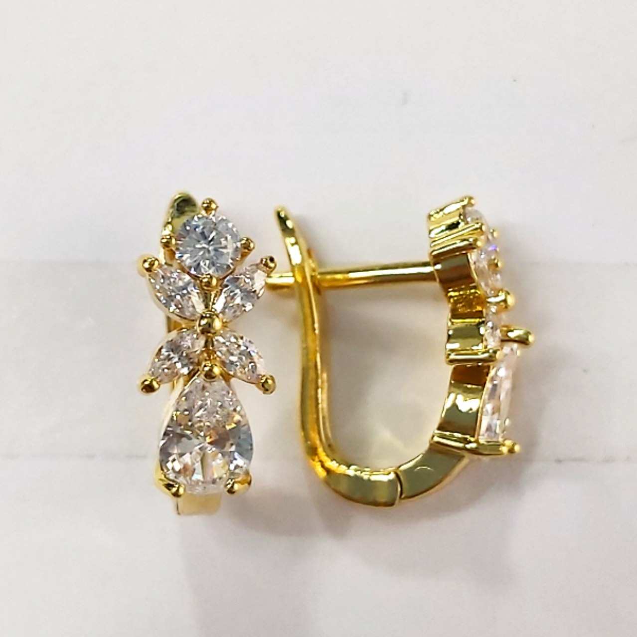 CC02053 Earrings 18K Yellow Gold Plated Copper Crystal